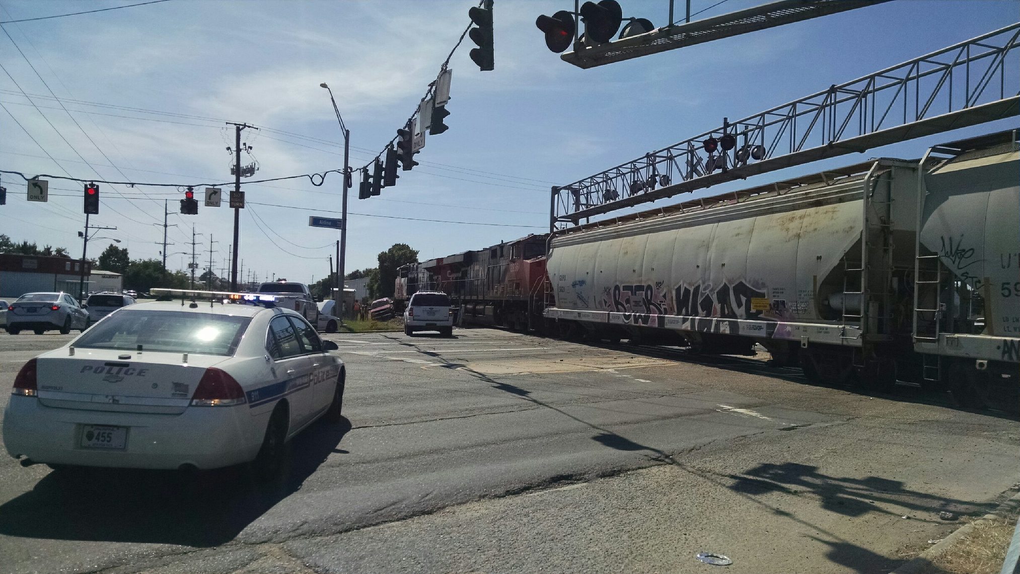 TRAIN VS TRUCK_1438376576562.jpg