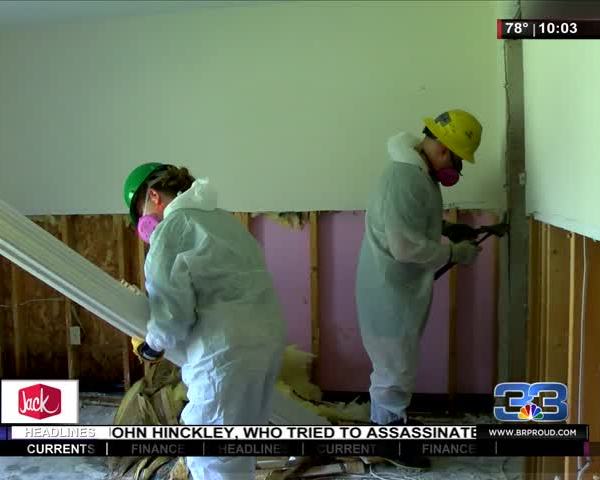AmeriCorps helping flood victims in Baton Rouge_20160911223603