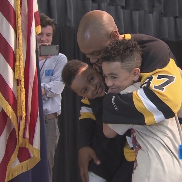 Home_at_last__Marine_surprises_sons_at_t_0_20180419225150-873703993