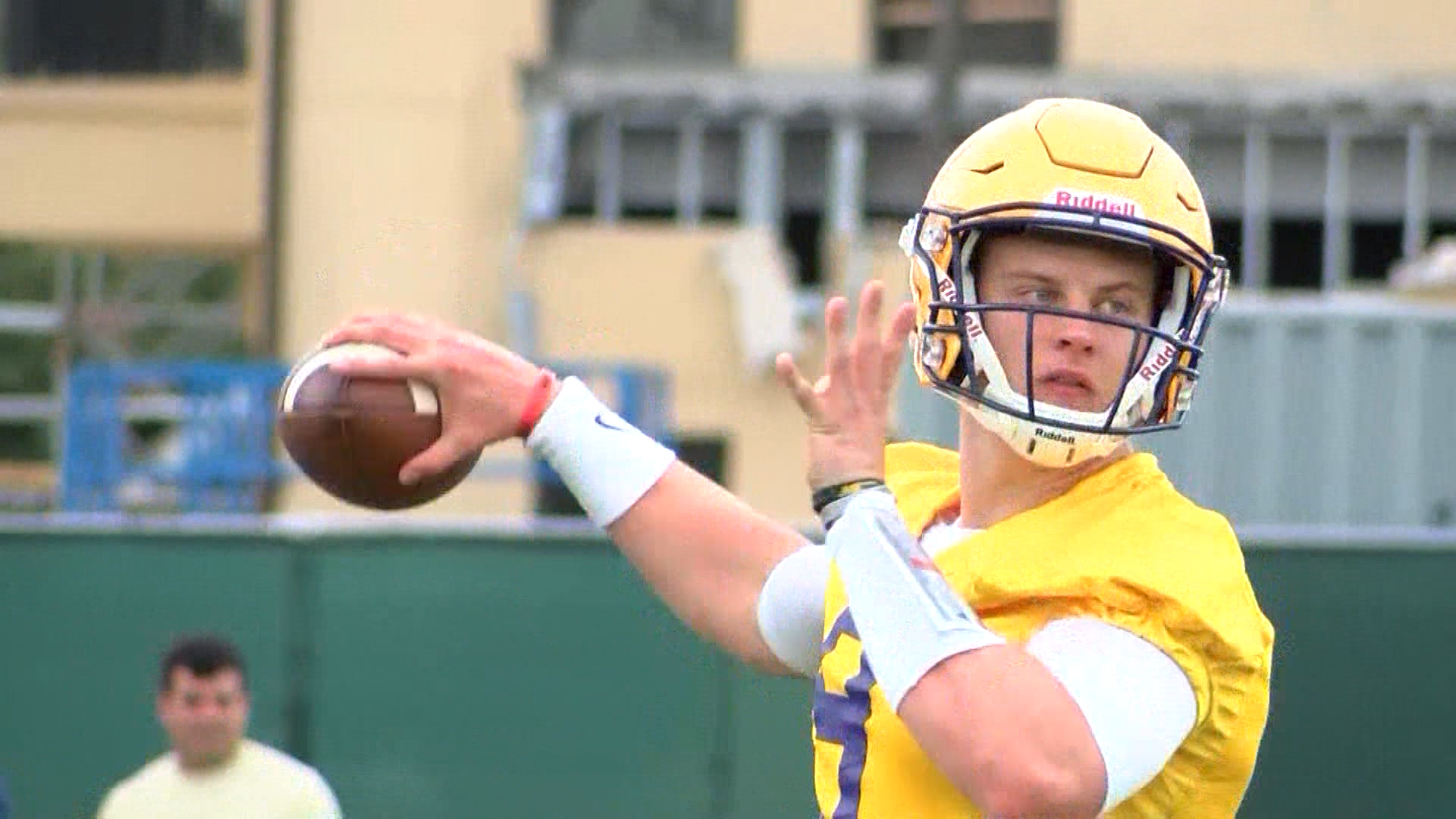 joe burrow throw align right_1535414963422.jpg.jpg