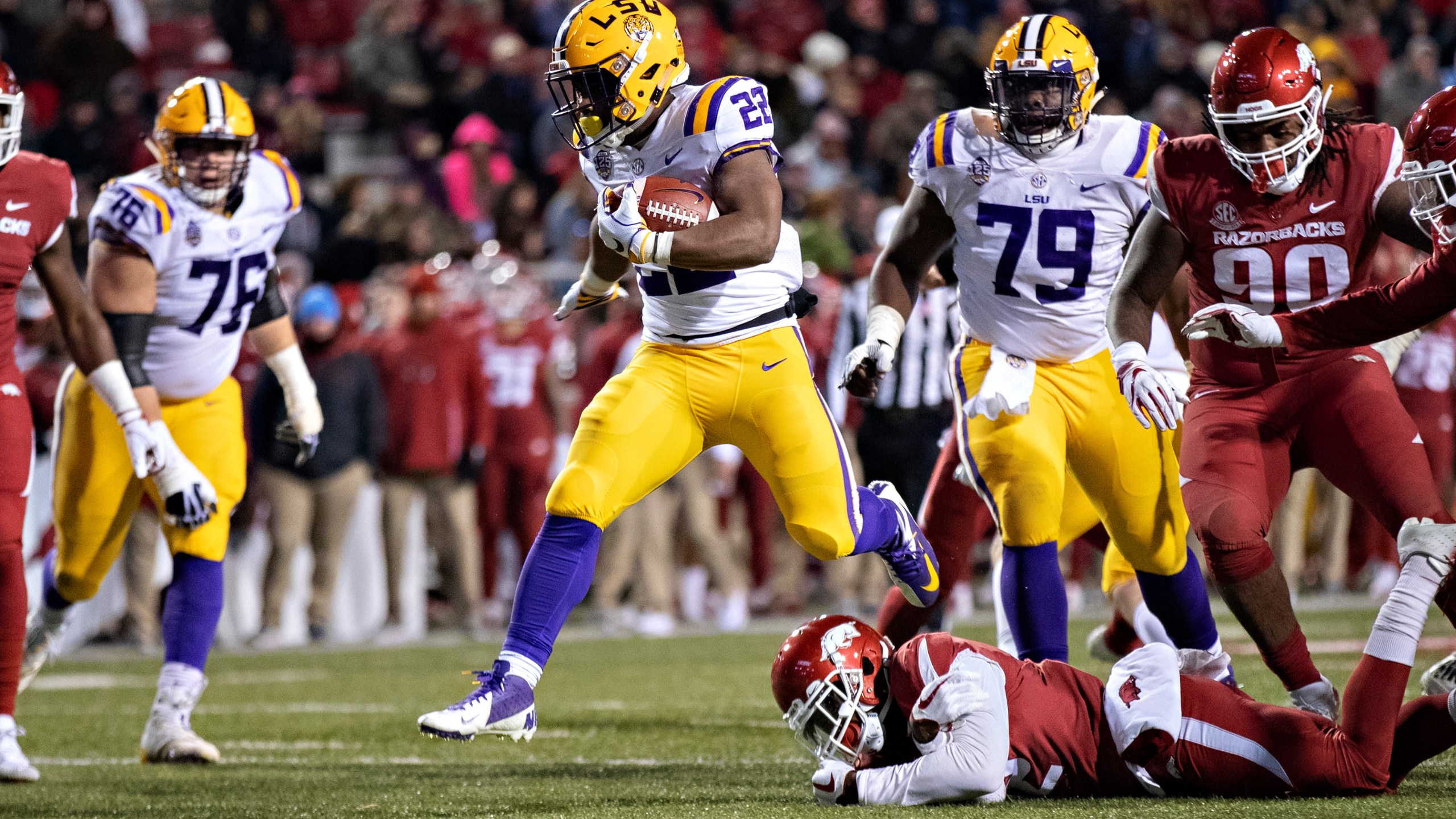 775235248WH016_LSU_v_Arkansas.JPG_1541970198126