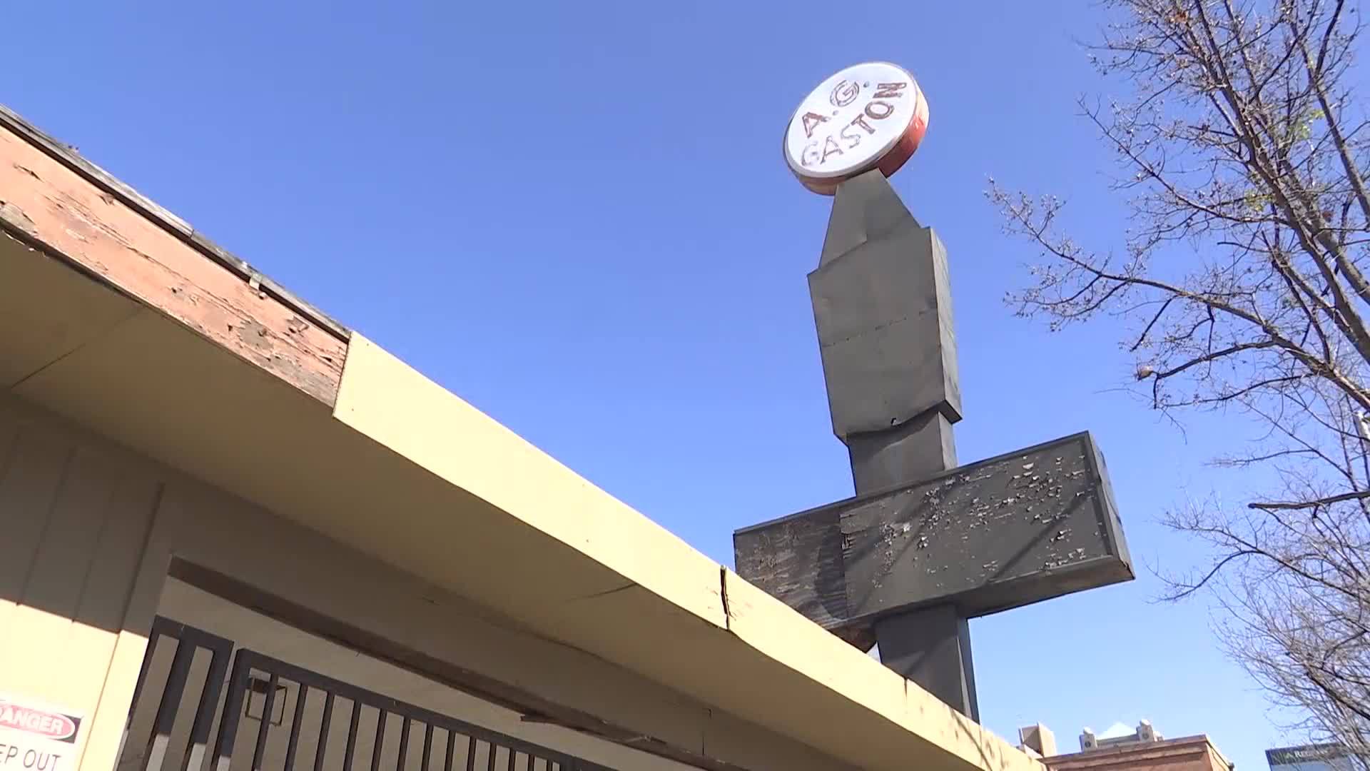 A_G__Gaston_leaves_stamp_on_Birmingham_t_4_20190114175649