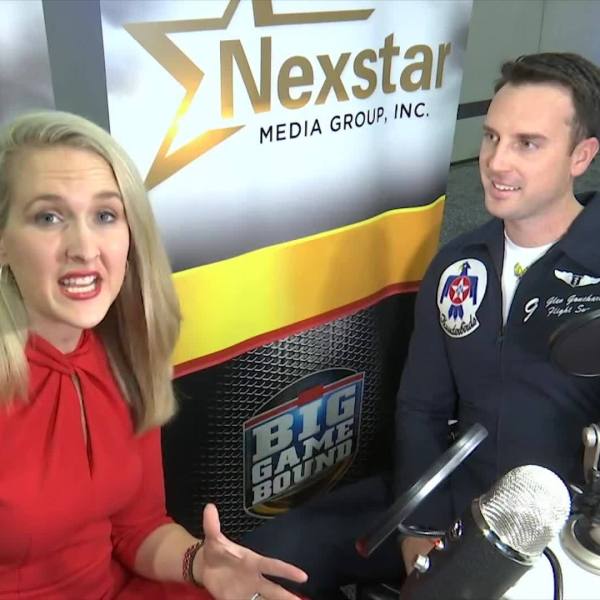 How close do the 400 mile per hour Thunderbird planes fly over the Super Bowl stadium