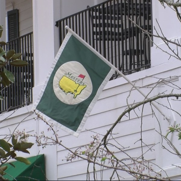 Masters brings thousands of golf fans to Augusta